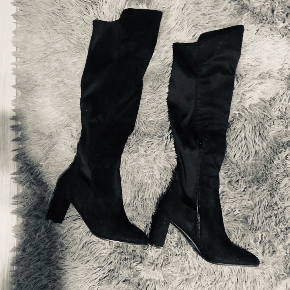 Women’s knee boots